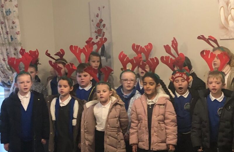 Moorgate Hollow Choir Performance.