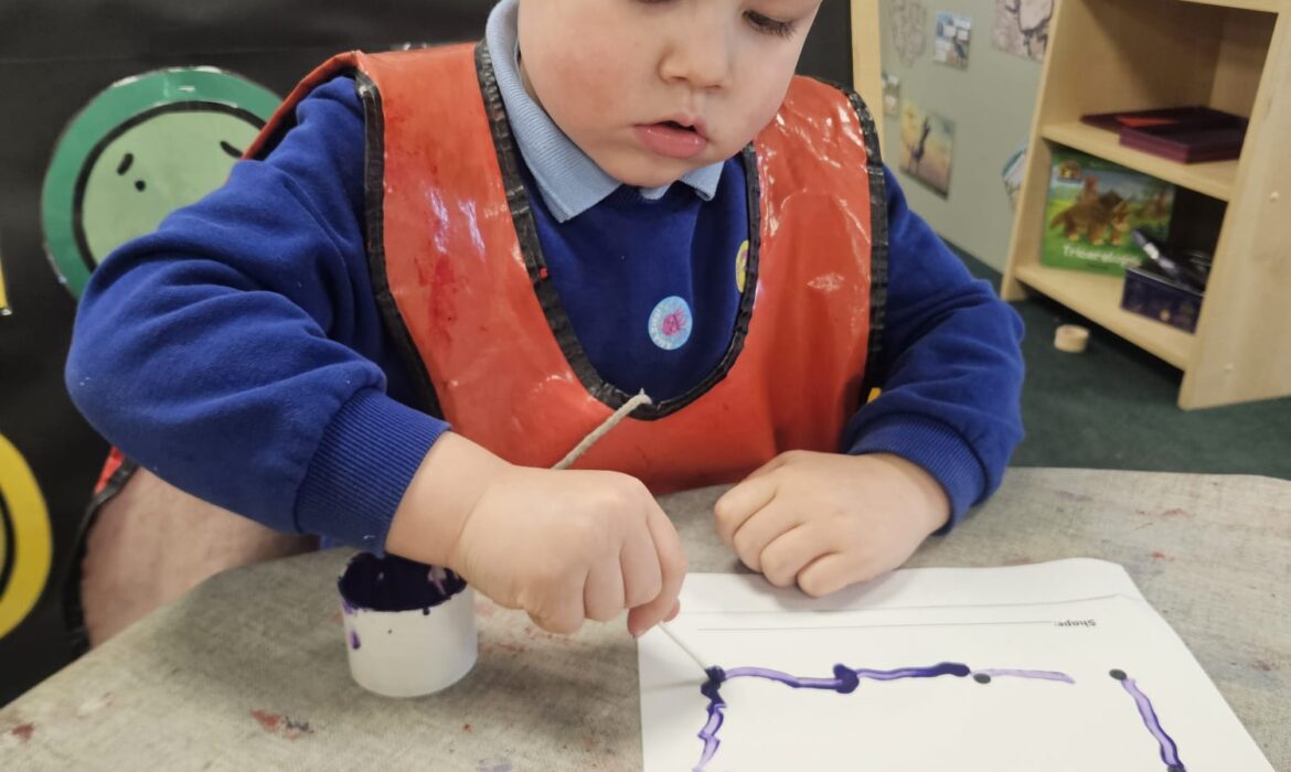 F1/2- Using paint to create shapes